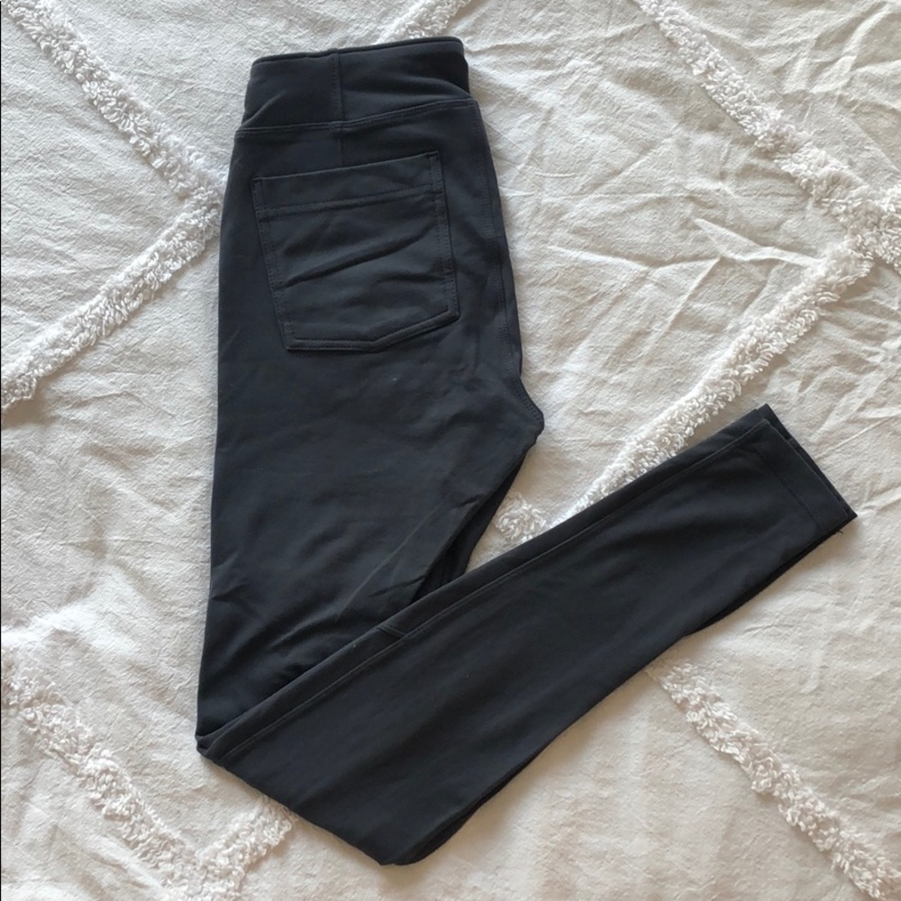 Grey Athleta Leggings Sz XS with real pockets!